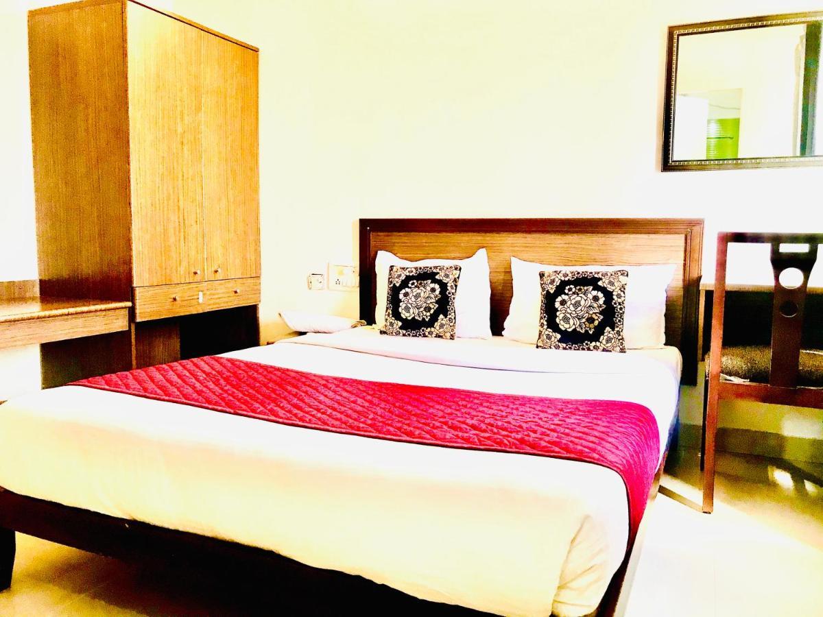 Hotel Half Moon Chennai Exterior foto